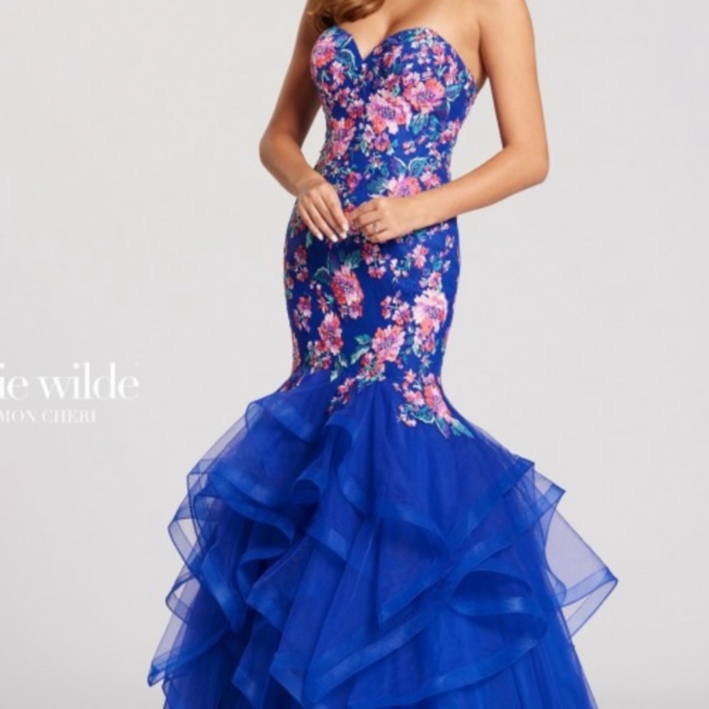 Beautiful Ellie Wilde Floral Ruffled Mermaid Gown.
